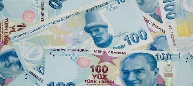 <p><strong>OCAK ZAMMI İLE EMEKLİ VE MEMUR MAAŞLARI NE KADAR OLACAK?</strong></p>
<p> </p>
<p>Yüzde 15'lik toplu sözleşme zammı ve Eylül ayı Piyasa Katılımcıları Anketi'ne göre hesaplanan 32,33'lÜk enflasyon farkı hesabına göre tablo tablo memur, emekli, 65 yaş, engelli ve engelli bakım maaşı hesaplarını yaptık:</p>