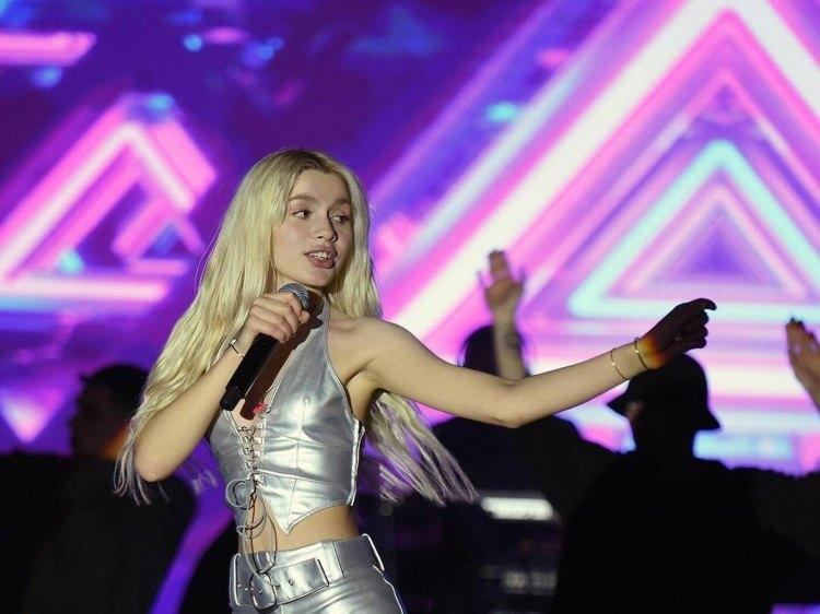 <p><span style="color:#FF0000"><strong>ALEYNA TİLKİ&nbsp;</strong></span></p>

<p><span style="color:#000000"><strong>&Uuml;nl&uuml; sanat&ccedil;ı, Cumhuriyetimizin 100. yılına &ouml;zel&nbsp;Antalya-D&ouml;şemealtı Belediyesi Kent Meydanı'nda&nbsp;&nbsp;kurulacak olan sahnede hayranlarıyla bir araya gelecek.&nbsp;</strong></span></p>
