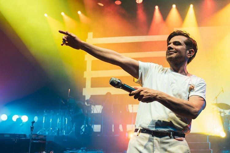 <p><span style="color:#FF0000"><strong>KENAN DOĞULU</strong></span></p>

<p><span style="color:#000000"><strong>&Uuml;nl&uuml; sanat&ccedil;ı, Cumhuriyetimizin 100. yılına &ouml;zel&nbsp;&nbsp;İzmir G&uuml;ndoğdu Meydanı'nda kurulacak olan sahnede hayranlarıyla bir araya gelecek.&nbsp;</strong></span></p>
