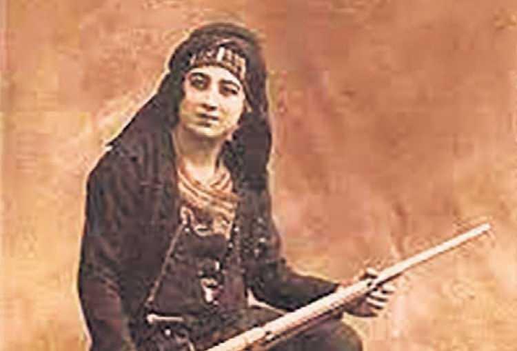 <p><span style="color:#B22222"><strong>NEZAHAT BAYSEL</strong></span></p>
<p><strong>Nezahat Baysel, Albay Hafız Halit Bey'in kızıdır. Annesinin vefatı dolayısıyla babasıyla birlikte nice cephelerde bulundu. Nezahat Onbaşı babasıyla birlikte, Geyve Savaşı, Konya İsyanı, Birinci ve İkinci İnönü Savaşları ile Sakarya ve Gediz Muharebelerinde yer aldı.</strong></p>
<p> </p>