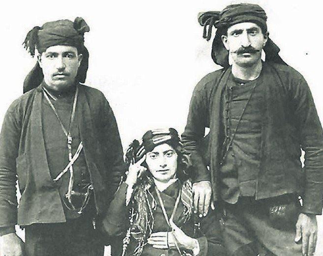 <p><span style="color:#B22222"><strong>FATMA ŞENER</strong></span></p>
<p><strong>Fatma Seher Erden, Milli mücadele döneminde cepheden cepheye koştu. İzmir'in Yunan işgaline uğraması üzerine İzmir'e geçerek kurtuluşu için savaştı. İstanbul'a geçerek, Anadolu'ya silah kaçırma faaliyetlerinde bulundu.</strong></p>