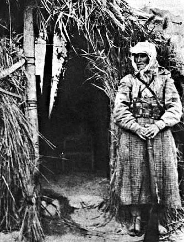 <p><span style="color:#B22222"><strong>RAHMİYE HANIM</strong></span></p>
<p><strong>Adanalı Rahmiye Hanım, 1920 yılında Türkler ile Fransızlar arasında yapılan Kurtuluş Savaşına katılmıştı. Savaşın ilk zamanlarındaki görevleri keşif ve cephe gerisinde kundakçılık yapmaktı ve bu görevlerini birçok kahramanlıkla gerçekleştirmiştir. Daha sonra kendi de savaşta çarpışmalara katılmıştır. </strong></p>
<p><strong>Ve daha yüzlercesi... Ruhları Şad olsun...</strong></p>
<p> </p>