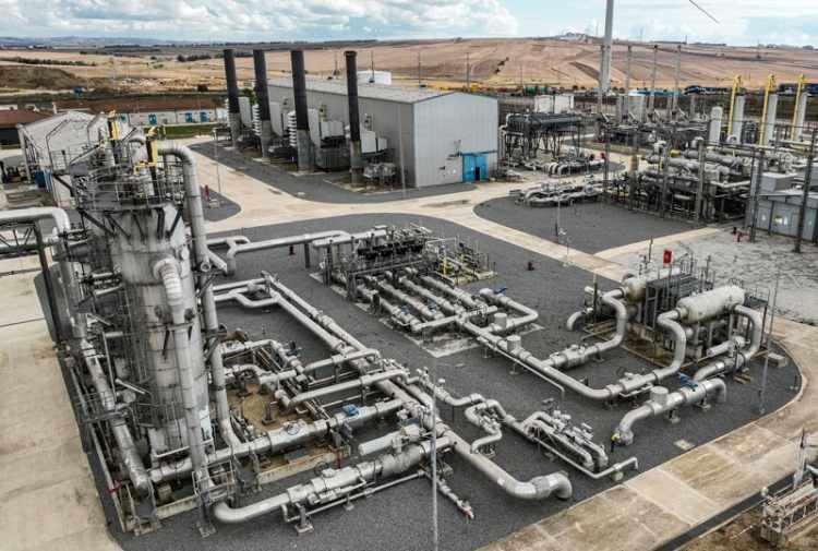 <p> Bu proje kapsamında 2 platform yaptık. Söz konusu 2 deniz platformunda toplam 18 kuyu açtık. Kuzey Marmara sahasında 6 kuyumuz varken 24 kuyuya ulaşmış olduk. Kapasite ve günlük geri üretim kapasitesinin artışında en büyük etkenler bu kuyu sayılarının artmasıydı." diye konuştu.</p>
<p> </p>
<p> </p>