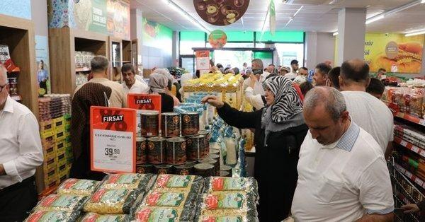 <p>İndirimler; süt, peynir, pirinç, nohut, mercimek, salça, çay, un gibi temel ihtiyaç ile deterjan, sabun, kağıt peçete ve kağıt havlu gibi temizlik ürünlerini kapsayacak.</p>
<p> </p>