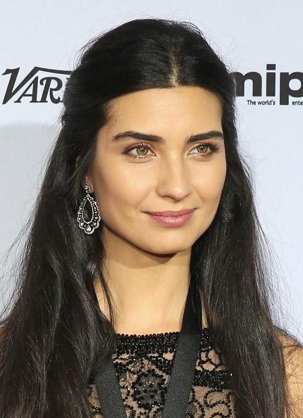 <p><span style="color:#FF0000"><strong>TUBA BÜYÜKÜSTÜN</strong></span></p>
