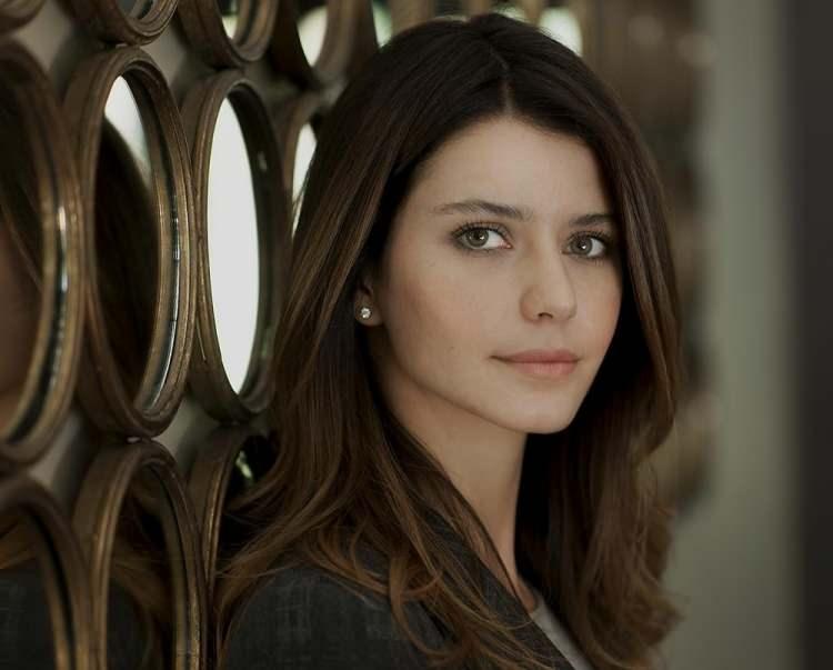 <p><span style="color:#FF0000"><strong>BEREN SAAT</strong></span></p>
