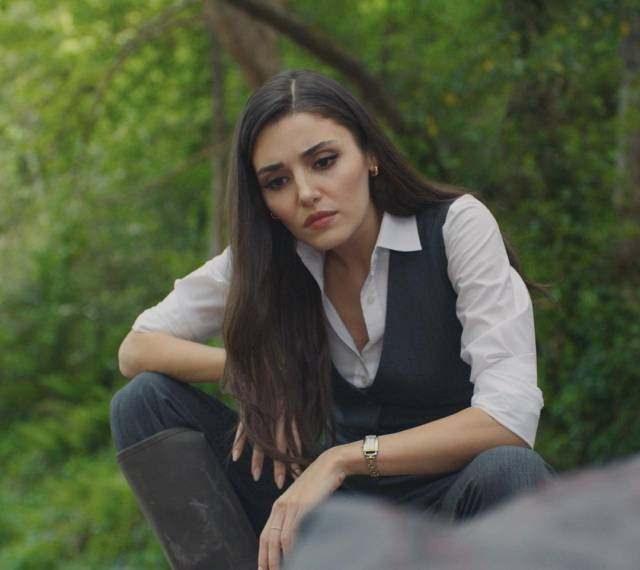 <p><span style="color:#FF0000"><strong>HANDE ERÇEL</strong></span></p>
