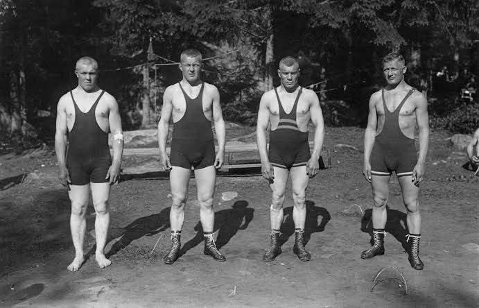 <p>1939: 1939'da Türk güreşçileri Avrupa Serbest Güreş Şampiyonası'na katılmış, Yaşar Doğu (66 kg) ve Mustafa Çakmak (87 kg) iki gümüş madalya kazanarak güreşte yeni bir dönem başlatmışlardır.</p>
