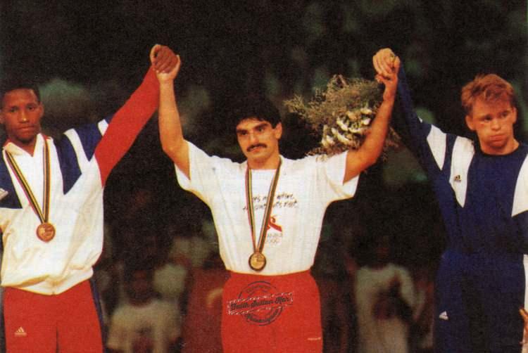 <p>1992: Türk güreşçi Mehmet Akif Pirim 1992 yılındaki Olimpiyat Oyunları'nda kazandığı altın madalyayla Türkiye'ye güreşte 24 yıl aradan sonra ilk altın madalyasını getirmiştir.</p>
