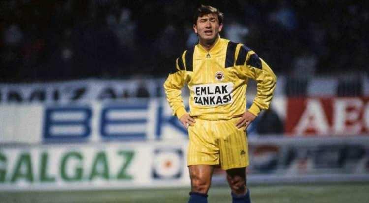 <p>1993: 1992-93 sezonunda Fenerbahçe'nin Karşıyaka'yı 7-1 yendiği maçta 6 gol atan Tanju Çolak, Türkiye Birinci Futbol Ligi'nde bir maçta en fazla gol atan futbolcu olmuştur.</p>
