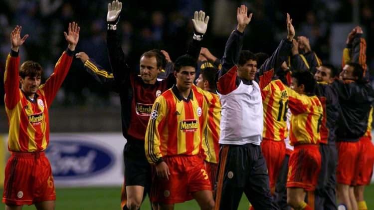 <p>2000: 1997-2000 yılları arasında dört kez üst üste şampiyon olan Galatasaray, Türkiye'nin en üst düzey fubol liginde üst üste şampiyon olma rekorunu ele geçirmiştir.</p>
