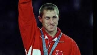 <p>2000: Türk judocu Hüseyin Özkan 2000 Sidney Olimpiyat Oyunları'nda 66 kiloda altın madalya kazanarak bu spor dalında Türkiye'ye ilk altın madalyayı kazandırmıştır. Ayrıca Türkiye, Halter ve Güreş dışındaki ilk altın madalyasını judodan elde etmiştir.</p>
