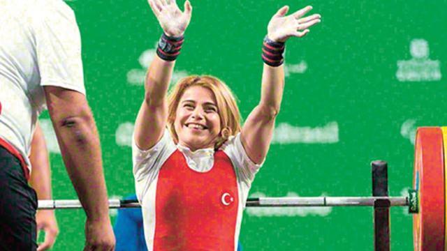 <p>2016: Türkiye’ye 2016 Rio Paralimpik Oyunları’nda altın madalya kazandıran Nazmiye Muslu Muratlı, halterde 104 kilo kaldırarak dünya rekorunu kıran ve aynı zamanda üst üste altın madalya kazanan ilk Türk Paralimpik sporcu oldu.</p>