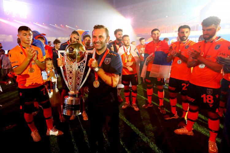 <p>2020: Okan Buruk yönetimindeki İstanbul Başakşehir Futbol Kulübü, 2019-20 sezonunda Süper Lig'i lider tamamlayarak Süper Lig'de şampiyonluğa ulaşan 6. takım olmuştur.</p>