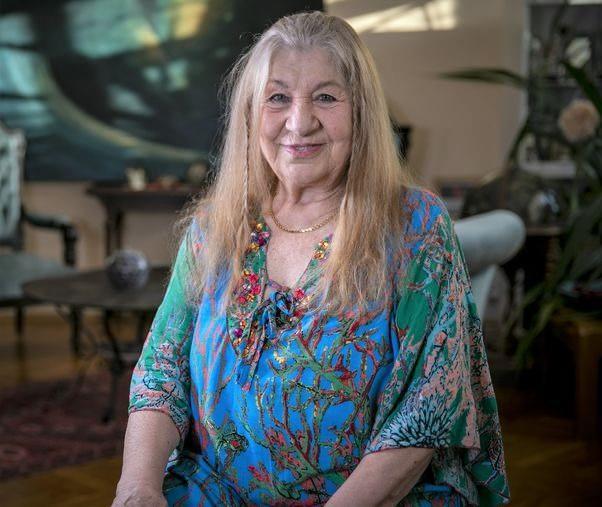 <p><span style="color:#FF0000"><strong>AYLA ALGAN</strong></span></p>

<p><span style="color:#000000"><strong>Müzik ve tiyatro sanatlarını iç içe yaşayan bir sanatçı olan Ayla Algan, çok yönlü kişiliğiyle ön plana çıkıyor. Yunus Emre'nin şiirlerini Almanca, Fransızca, İngilizce olarak şiirli-şarkılı okuyarak Yunus Emre'yi dünyada tanıtan sanatçı, Türkiye'nin önemli değerlerinden biri.</strong></span></p>
