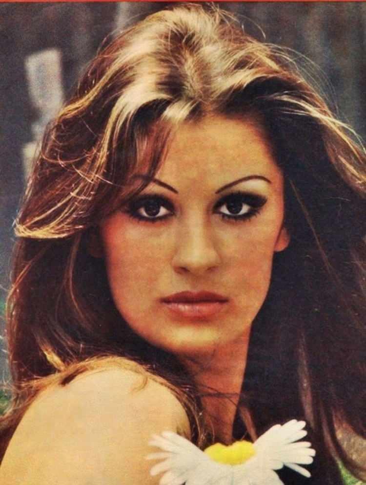 <p><span style="color:#FF0000"><strong>GÜLŞEN BUBİKOĞLU</strong></span></p>

<p><span style="color:#000000"><strong>Dikkat çeken bakışları ve güzelliğiyle nam salan Gülşen Bubikoğlu, Yeşilçam'ın efsanevi oyuncularından biri. </strong></span></p>
