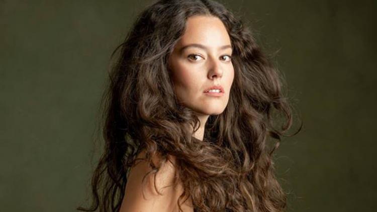 <p><span style="color:#FF0000"><strong>PELİN AKİL</strong></span></p>
