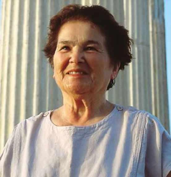 <p><strong>İlk kadın Arkeolog: Jale İnan</strong></p>
<p>Özellikle Perge ve Side antik kentlerinde yaptığı kazılar ve araştırmalarla tanınan Jale İnan, 1943 yılında başladığı arkeolog mesleğinin ilk kadın temsilcisi ve akademisyenidir.</p>