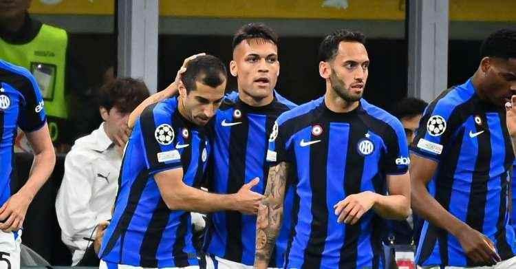 <p>3 - İTALYA: 76,855</p>
