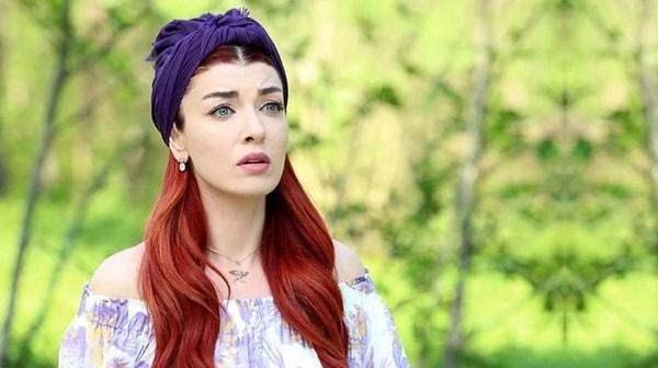 <p><strong>Evliliği hakkında konuşlan ünlü oyuncu, Mert Kılıç'la ilişkisinin ilk günlerinde "Eğer benimle evlenmeyeceksen bu ilişkiye devam etmeyelim" demiş.</strong></p>
<p> </p>