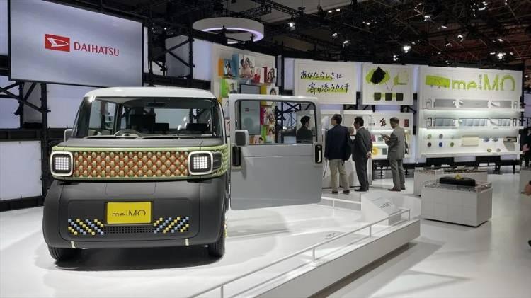 <p>Fuar Komitesi Başkanı Nagata Jun, katılımcı firmaların, Japonya'nın k&uuml;resel rekabet g&uuml;c&uuml;n&uuml;n &Ccedil;in ve ABD'ye kıyasla azaldığını d&uuml;ş&uuml;nd&uuml;ğ&uuml;n&uuml; belirterek "Mobilitedeki potansiyel, b&uuml;y&uuml;menin motoru olarak g&ouml;r&uuml;l&uuml;yor." dedi.</p>
