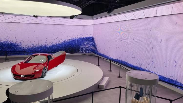 <p>&Ccedil;inli &uuml;retici fuarda, &ccedil;atısı altındaki Yangwang firmasına ait l&uuml;ks SUV modeli U8 ile ATTO3 SUV, Dolphin kompakt ve Seal sedan modellerini de sergiledi.</p>
