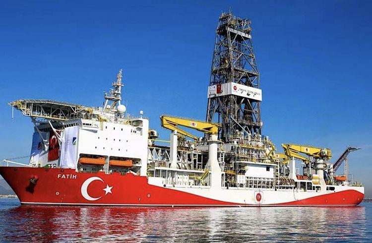 <p>Böylece, Türkiye'deki LNG ve FSRU ve depolama tesislerinden sisteme verilebilen günlük doğal gaz kapasitesi yaklaşık 276 milyon metreküpe ulaşıyor.</p>