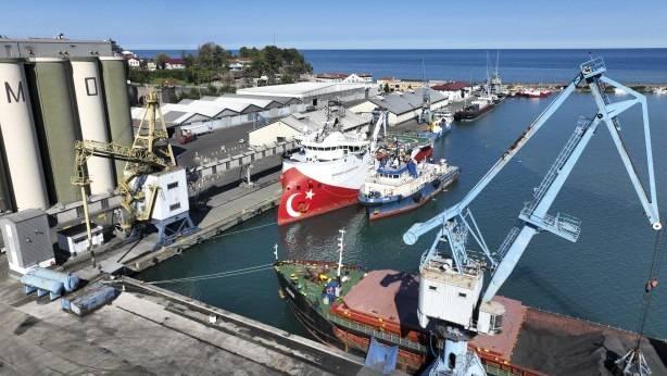 <p>Enerjide büyük oranda ithalata bağımlı olan Türkiye, uzun yıllar karada yürüttüğü petrol arama ve üretim çalışmalarının ardından son zamanlarda denizlerde de bu faaliyetlere ağırlık vermeye başladı.</p>

<p> </p>

