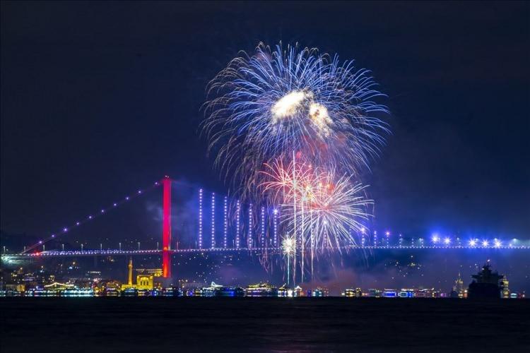 <p>Yılbaşı 1 Ocak Pazartesi: Hafta sonu ile birlikte 3 gün</p>