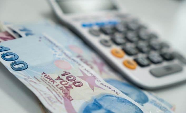 <p>Eğer 2023 yılı enflasyonu üst nokta olan yüzde 68 olarak gerçekleşirse de ikinci 6 aylık enflasyon yüzde 40.26 olacak. </p>