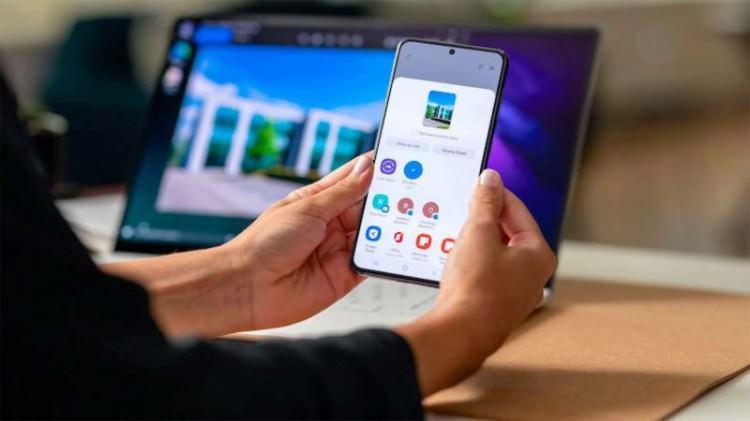 <p>Samsung, kısa bir süre içerisinde akıllı telefon modellerinin Android 14'e yükseltileceğini resmen duyurdu.</p>
