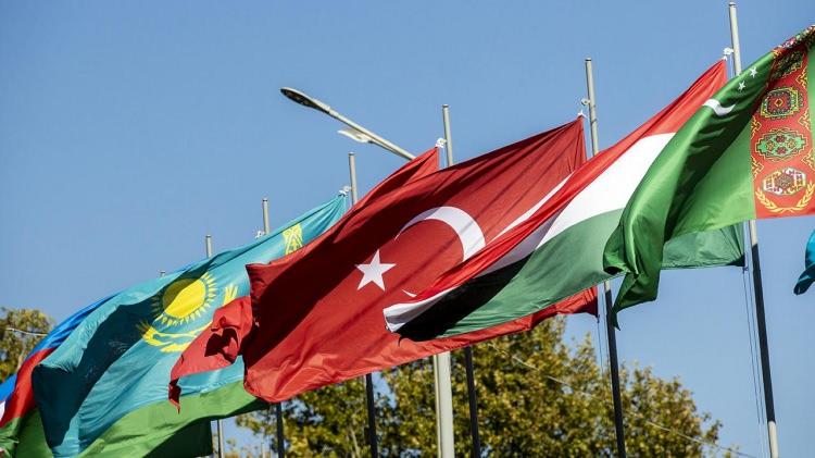 <p>Türk Devletleri Teşkilatı'nın 10. Zirvesi Astana'da başladı. Türk devletleri başkanları, "Türk Devri" ülküsüyle bir arada.</p>
