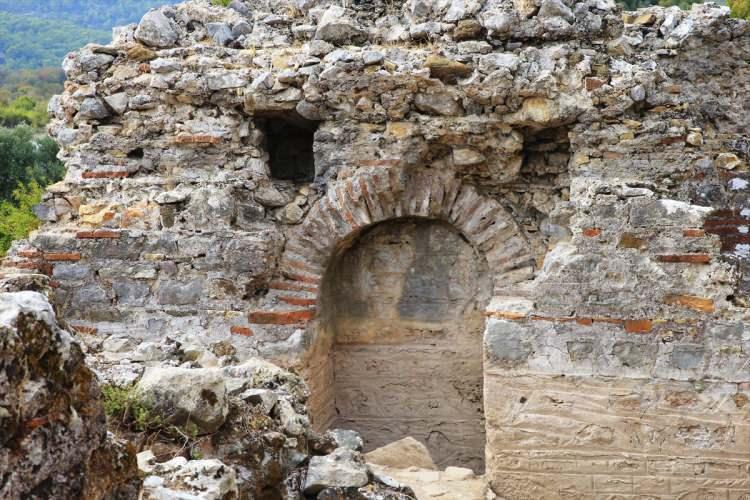 <p>Çandır Mahallesi'nde bulunan 3 bin yıllık antik kentteki kazı çalışmaları, Muğla Sıtkı Koçman Üniversitesi Arkeoloji Bölümü Öğretim Üyesi Doç. Dr. Ufuk Çörtük başkanlığında sürdürülüyor.</p>

<p> </p>
