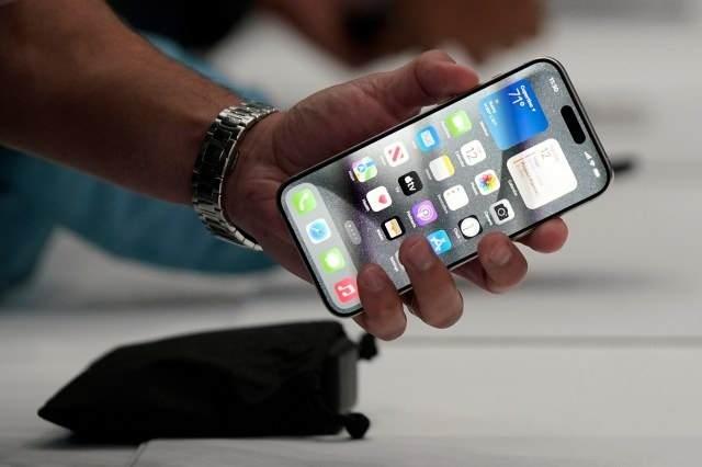 <p>Bu yıl, iPhone 15 Pro Max dışında, diğer akıllı telefonların hiçbirinin fiyat artışı görmediğini biliyoruz. Ancak selefin bileşen maliyetine bakıldığında, Apple'ın bunu mümkün kılmak için marjlarını düşürmek zorunda kaldığı açıkça görülüyor.</p>
