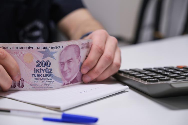 <p>Türkiye İstatistik Kurumu (TÜİK), Emekli ve memur maaşları başta olmak üzere birçok konuda belirleyici olan ekim ayı enflasyon rakamlarını açıkladı. </p>
