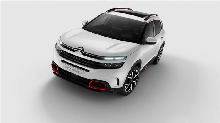 <p>Citroen'in konfor, tasarım ve işlevselliği bir araya getiren SUV modeli C5 Aircross, 300 bin TL için 12 ay ve yüzde 0,99 faizli kredi veya 220 bin TL için 12 ay ve yüzde 0 faizli kredi imkanlarıyla Citroen showroomlarında yeni sahiplerini bekliyor.</p>
