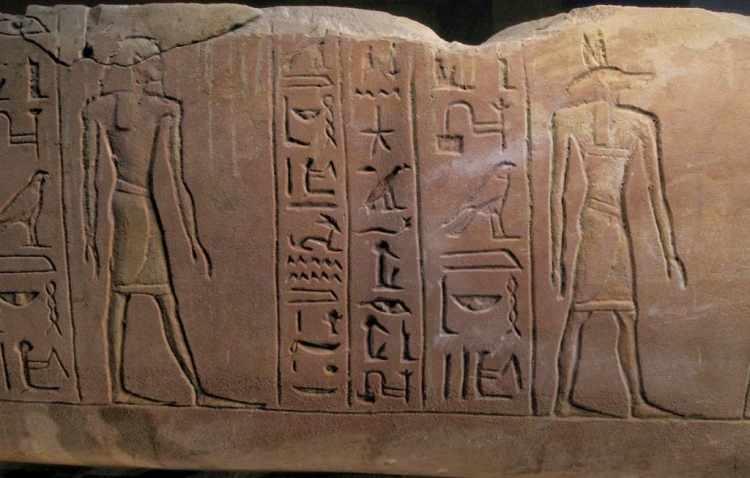 <p><span style="color:#000000"><strong>Kayıtlara göre işe gelmeme sebepleri arasında ilk olarak "hastalık" yer alıyor. Kayıtlara göre Pennub adındaki bir işçi annesinin hasta olması gerekçesiyle işe gidemiyor ve Seba adındaki işçi ise akrep sokması nedeniyle mesaisini kaçırıyor.</strong></span></p>
