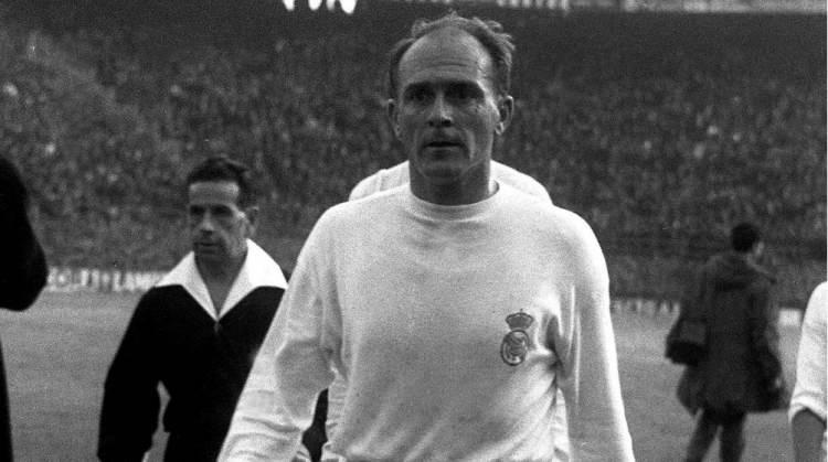 <p>10 - Alfredo Di Stefano - 2 kez<br />
<br />
* Arjantin asıllı İspanyol futbolcu Alfredo Di Stefano, 1957 ve 1959 yıllarında Ballon d'Or'u kazandı.<br />
<br />
Di Stefano, Real Madrid'de oynarken büyük bir etki yarattı.</p>