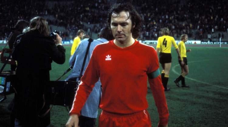 <p>9- Franz Beckenbauer - 2 kez<br />
<br />
* Alman futbolunun büyük isimlerinden Franz Beckenbauer, 1972 ve 1976 yıllarında Ballon d'Or ödülünü kazandı.<br />
<br />
Beckenbauer, bir libero oyuncusu olarak bu ödülü kazanan nadir futbolculardandır.</p>
