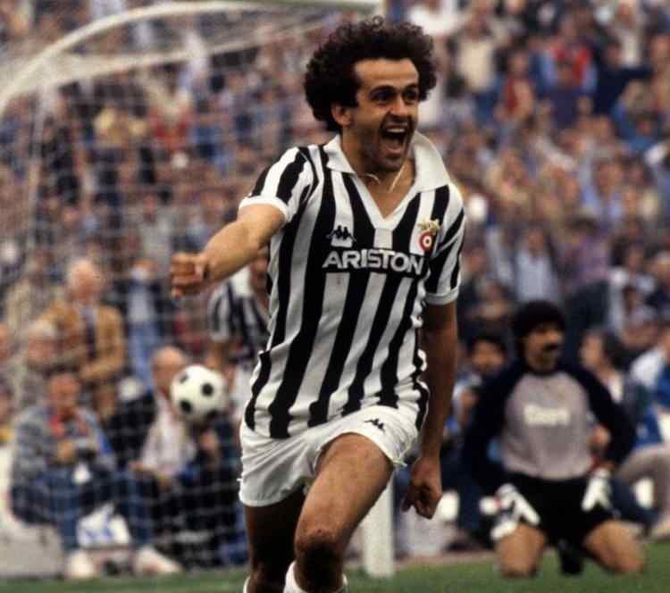 <p>4- Michel Platini - 3 kez<br />
<br />
* Michel Platini, Ballon d'Or'u üç kez kazanan diğer bir ünlü futbolcudur.<br />
<br />
1983, 1984 ve 1985 yıllarında bu ödülü kazanan Platini, Fransız futbolunun en büyük isimlerinden biridir.</p>