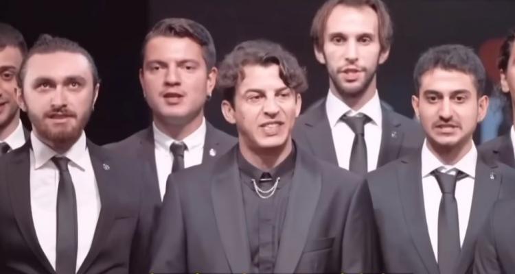 <p>Manço, "Rap, Pop, Rock her kitleden insanlar Cumhuriyetin 100. yılı için marşlar bestelemiş. Bu çok güzel ve gurur verici. Barış Manço, Cumhuriyet'in 100. yılı için bunu 50 sene önce yaptı. Hatırlatmak istedim." ifadelerini kullandı.</p>
