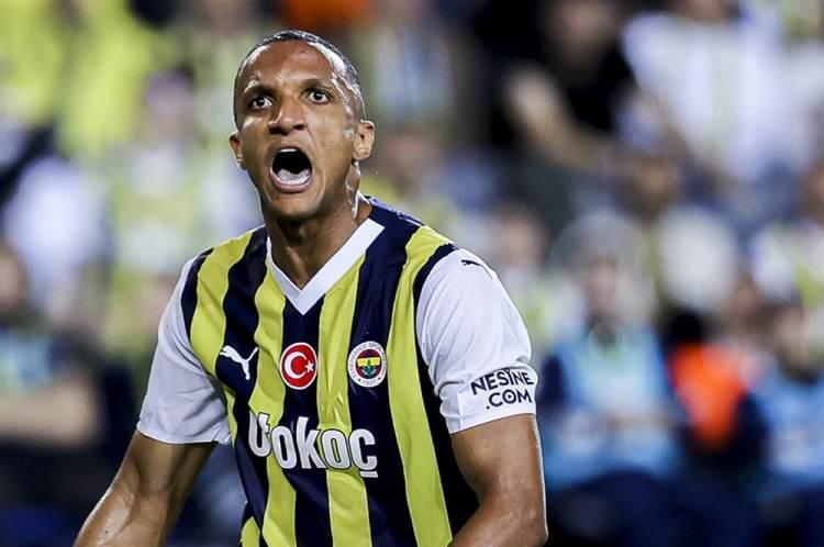 <p>İsmail Kartal yönetimindeki Fenerbahçe son olarak ise Pendikspor maçında yaşadığı sakatlıklar ile sarsıldı.<br />
<br />
İstanbul'da oynanan karşılaşmada oyuna devam edemeyen Rodrigo Becao ve Fred'den camiaya kötü haber geldi.</p>
