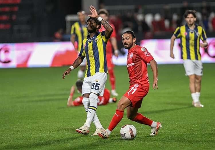 <p>Kasığında 2. derece yırtık tespit edilen Fred'in ise en az 2 hafta sahalardan uzak kalması bekleniyor.<br />
<br />
Fred'in oynayamayacağı maçlar ise şu şekilde:</p>
