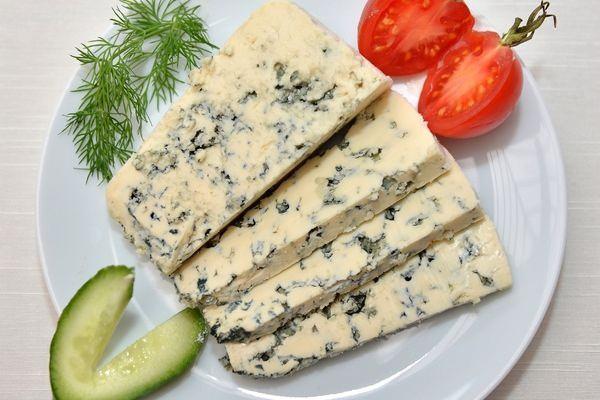 <p>Otlu peynir ürünleri güçlü bir protein kaynağı olması sebebiyle düzenli tüketildiğinde vücudunuz için gerekli olan proteini almanızı sağlayarak gün içerisinde daha enerjik hissetmenize neden olacaktır.</p>
<p> </p>