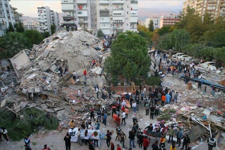 <p>İzmir’de 3 yıl önce meydana gelen depremin yaralarını devlet kısa sürede sardı. Konutlardan 5 bin 52’si hak sahibi olan vatandaşların tamamına teslim edildi</p>

<p> </p>
