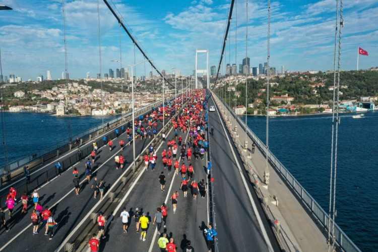 <p>Türklerde ise maratonu birinci bitirenler 40 bin lira, ikinciler 30 bin lira, üçüncüler de 20 bin lira ödülün sahibi olacak.</p>
