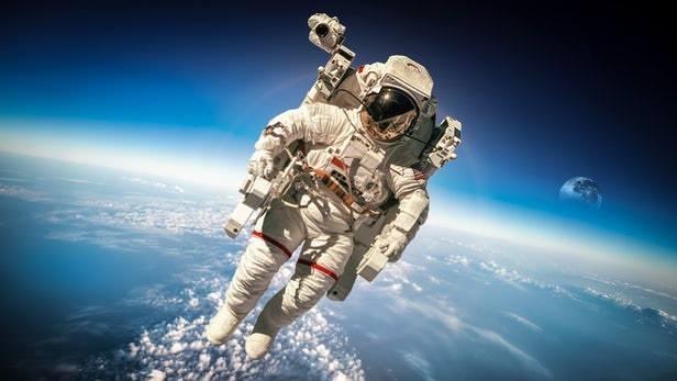 <p>Yeni araştırmaya göre giyilebilir cihazlar astronotların uzayda kaybolmasını önleyebilir.</p>
