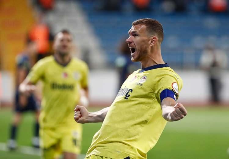 <p>1 - Edin Dzeko (Fenerbahçe) | 10 gol</p>
