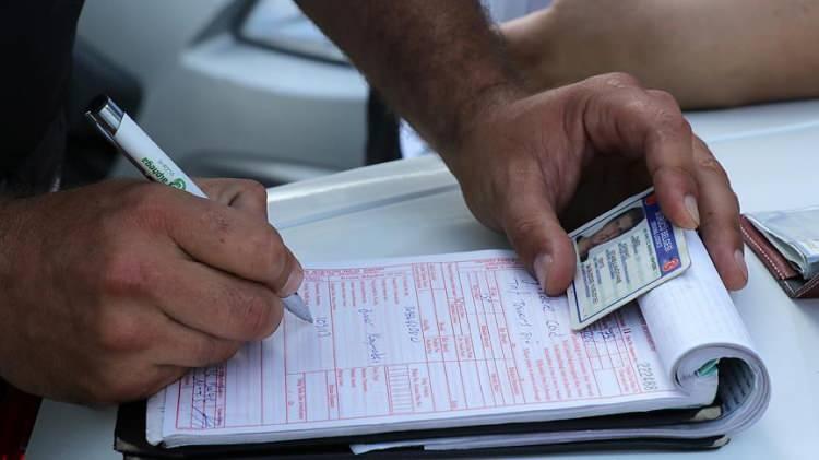 <p>2024'te yolcu beraberinde yurt dışından getirilen telefon IMEI kayıt harcı 31 bin 692 liraya çıkacak.</p>
<p>Yeni yılda araç muayene ücreti otomobil ve minibüsler için 1821 liraya yükselecek.</p>