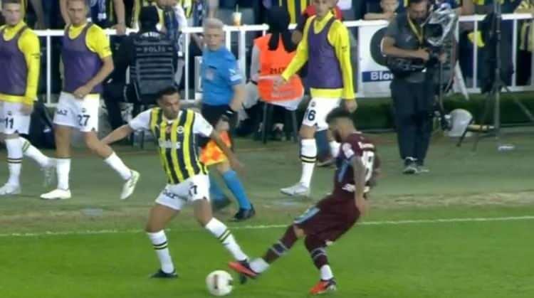 <p>SARI KART DOĞRU MU?<br />
<br />
SORU: Eren'in İrfan Can'a müdahalesinde sarı kart doğru mu?</p>
<p>Deniz Çoban: Doğru bir kart.</p>
<p>Bahattin Duran: Sarı doğru.</p>
<p>Bülent Yıldırım: Kart doğru.</p>